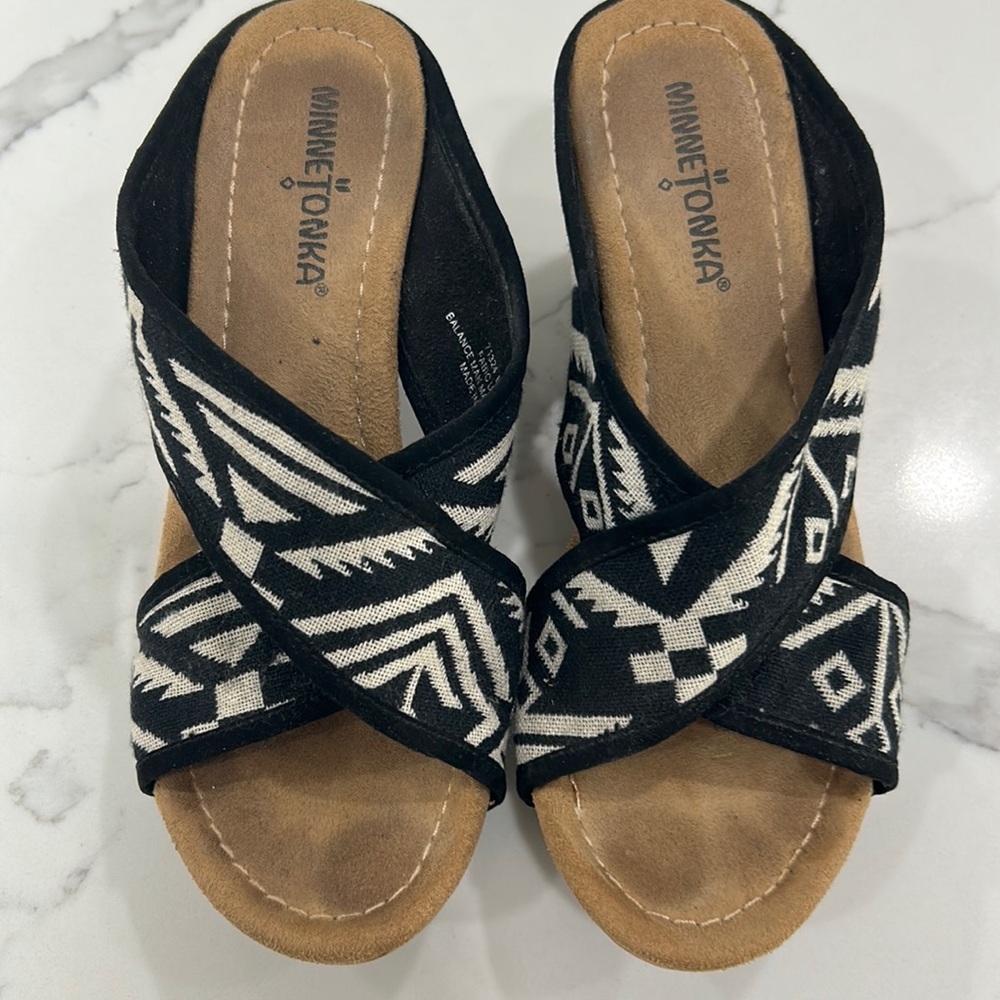 Minnetonka Aztec wedge sandals size 7